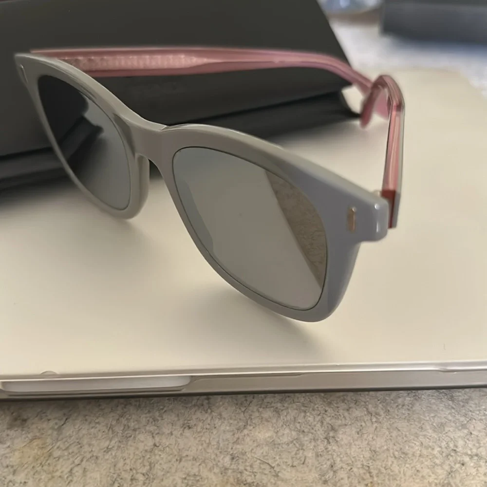 FENDI unisex sunglasses - Picture 2 of 3